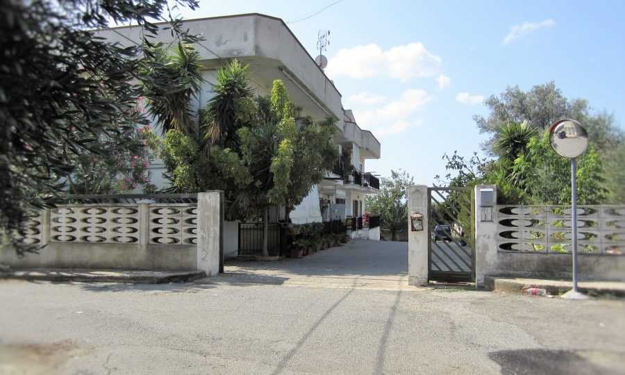 Case in vendita a Roseto Capo Spulico - Piano rialzato con terrazzo e garage - ingresso indipendente